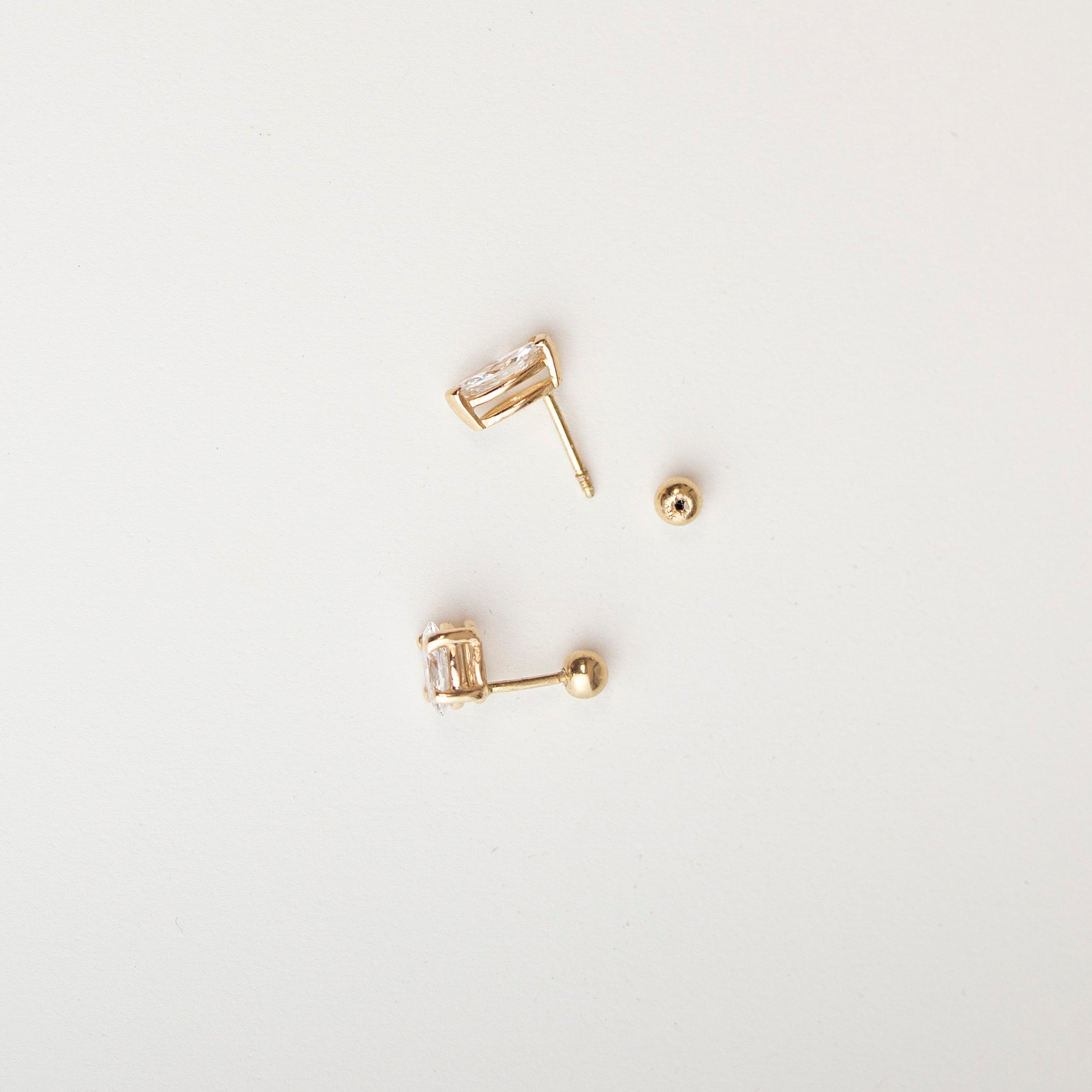 The backing is a ball screw back for 24 hour of comfort.
Perfect every day size, not too small not too overly big.
Minimalist setting makes the diamond stone stand out even more.
Timeless, versatility must have earrings.
Wear it as a solitaire stud or as a diamond ear stack for multiple piercings.
Made with high quality lab grown diamonds.
