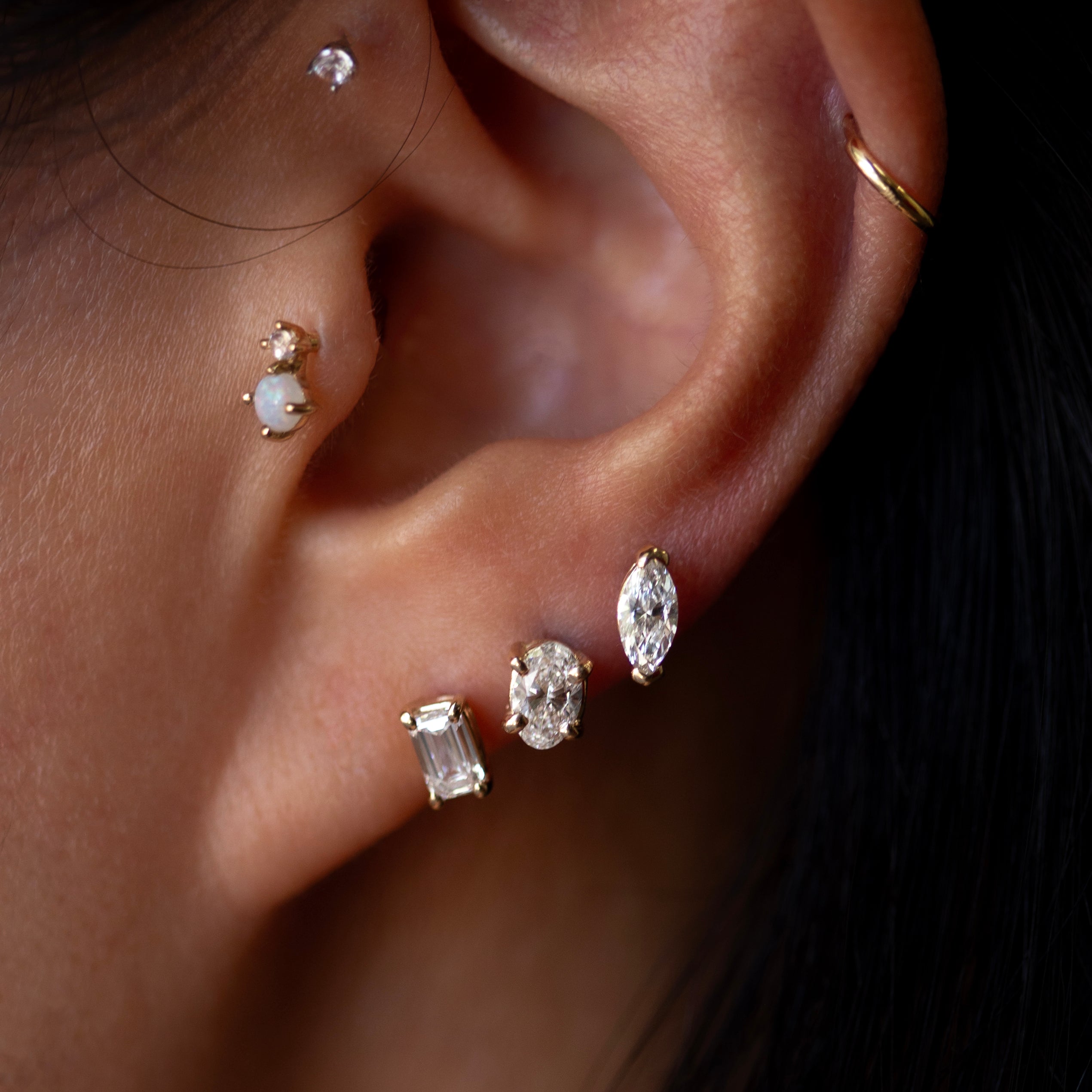 The backing is a ball screw back for 24 hour of comfort.
Perfect every day size, not too small not too overly big.
Minimalist setting makes the diamond stone stand out even more.
Timeless, versatility must have earrings.
Wear it as a solitaire stud or as a diamond ear stack for multiple piercings.
Made with high quality lab grown diamonds.