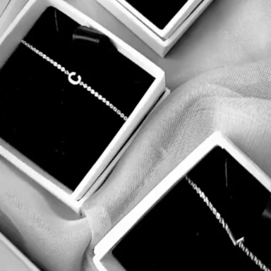 Customize your 14K solid gold initial bracelet. An understated, sleek everyday accessory. Ideal for gifting your loved one.