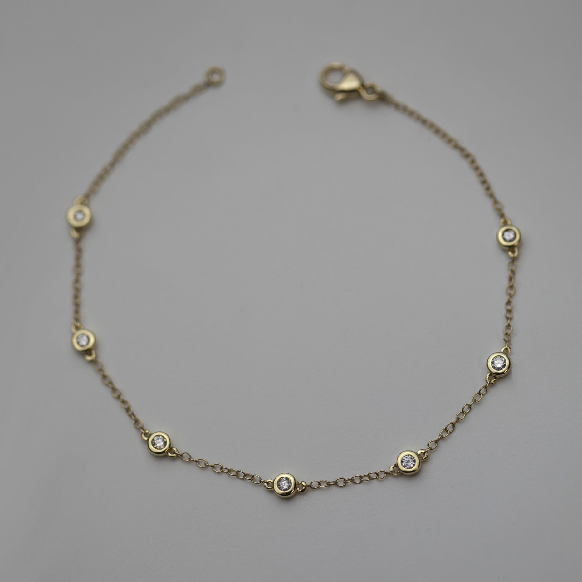 bracelet with 7 diamond bezels