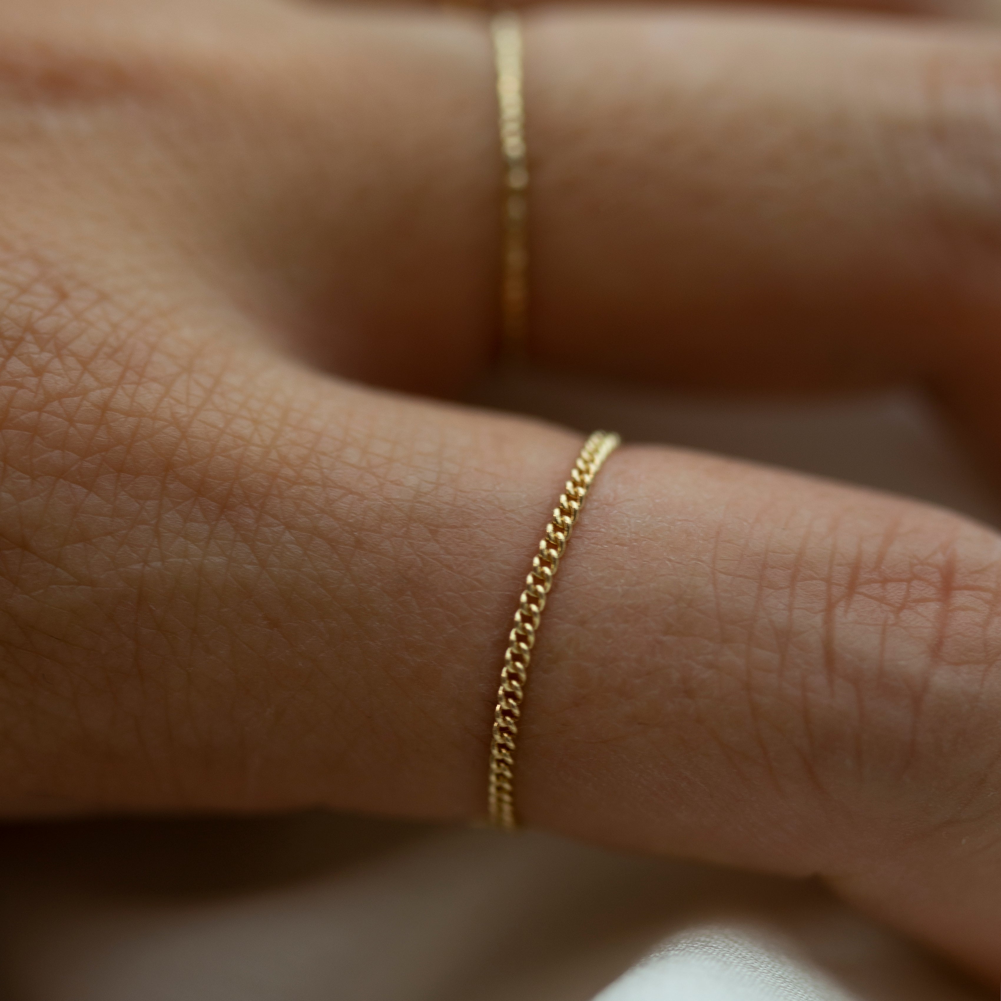 Dainty curb chain ring