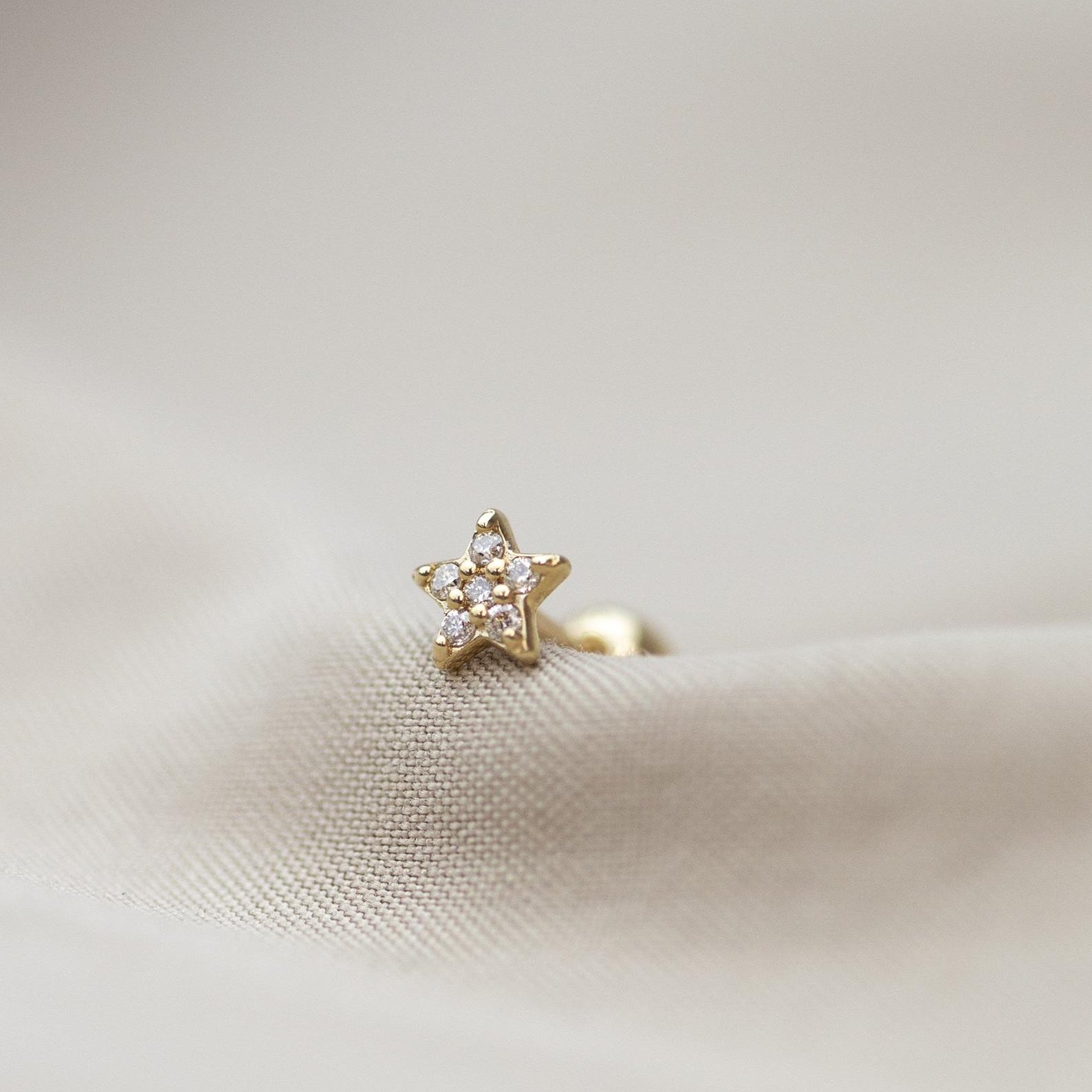 14K Yellow mini star stud earring
Can be worn as stud for Cartilage as well.
Minimalist, high quality, and timeless.
Very secure and comfortable to wear.