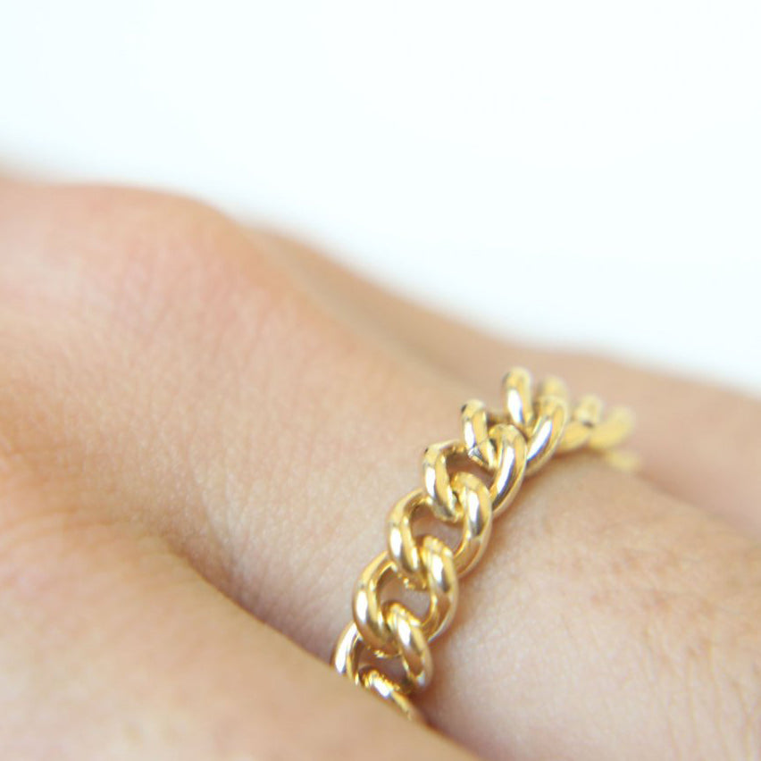 Modern and timeless Curb Link Chain Eternity Band Ring
Perfect as a stacking ring or by itself.