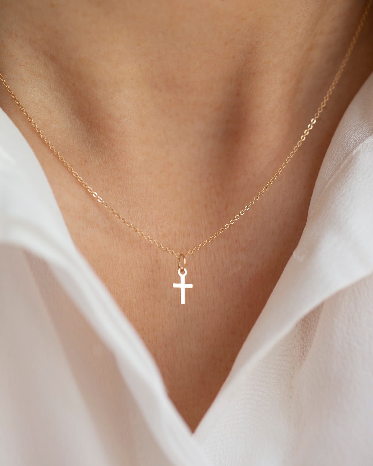 14k Gold Dainty Cross Charm Necklace – E&E PROJECT