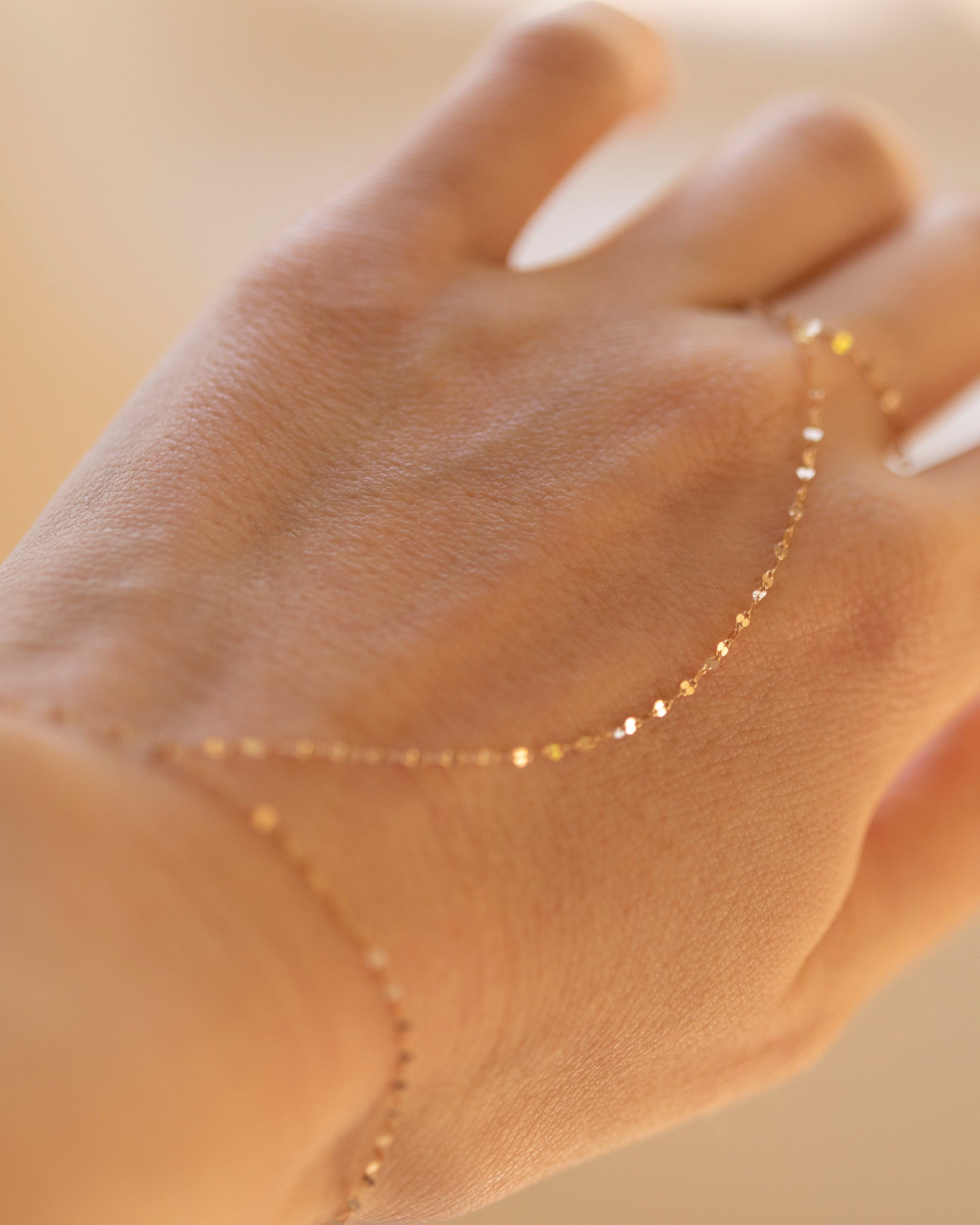 hand chain bracelet in 14k gold