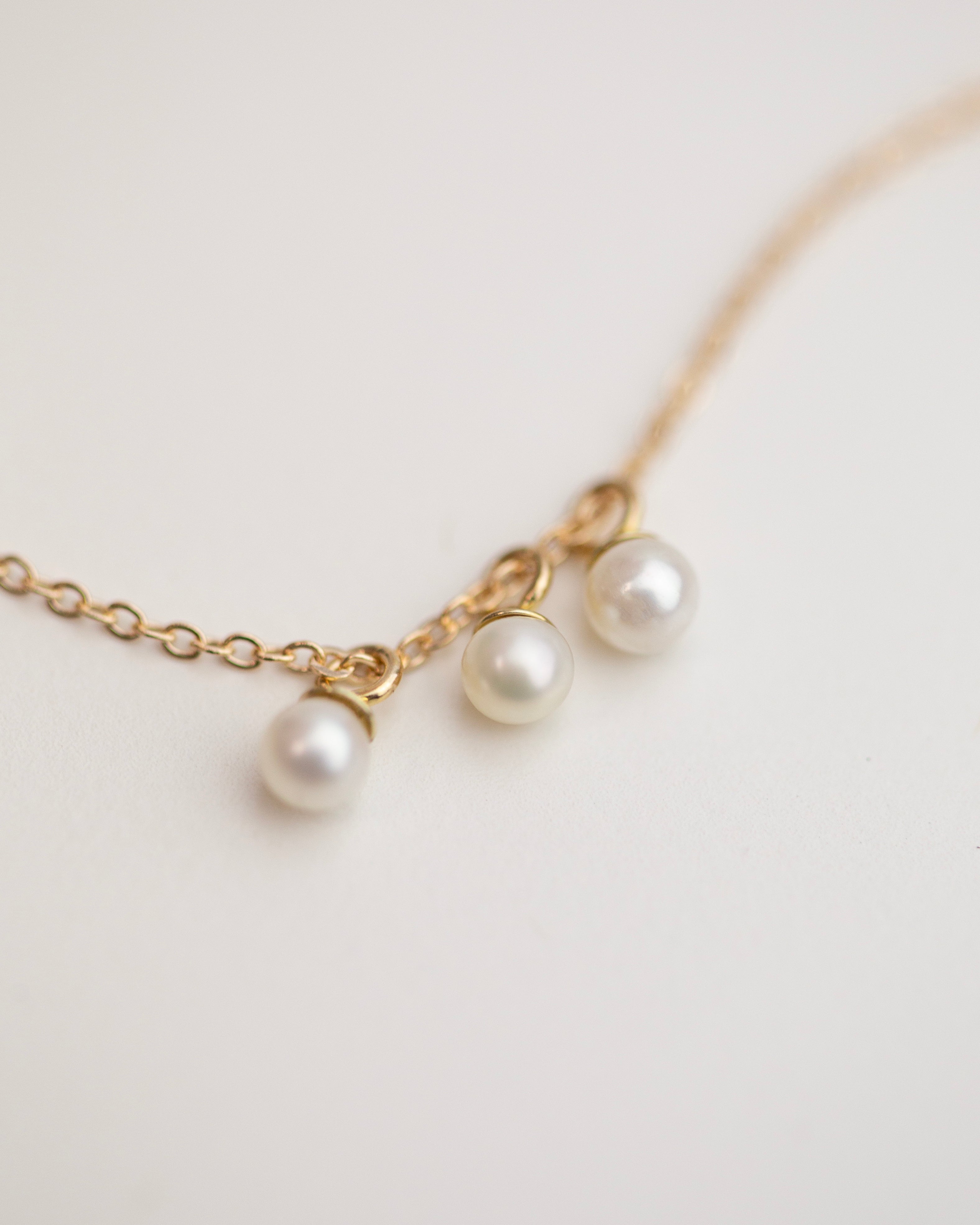 This Mini Pearl Pendant Necklace is the perfect complement for your evening wear or casual wardrobe. Crafted from 14k gold, this delicate necklace features a small cultured pearl, lending it a minimalist and elegant look. With this classic and versatile accessory, you're sure to make a statement.