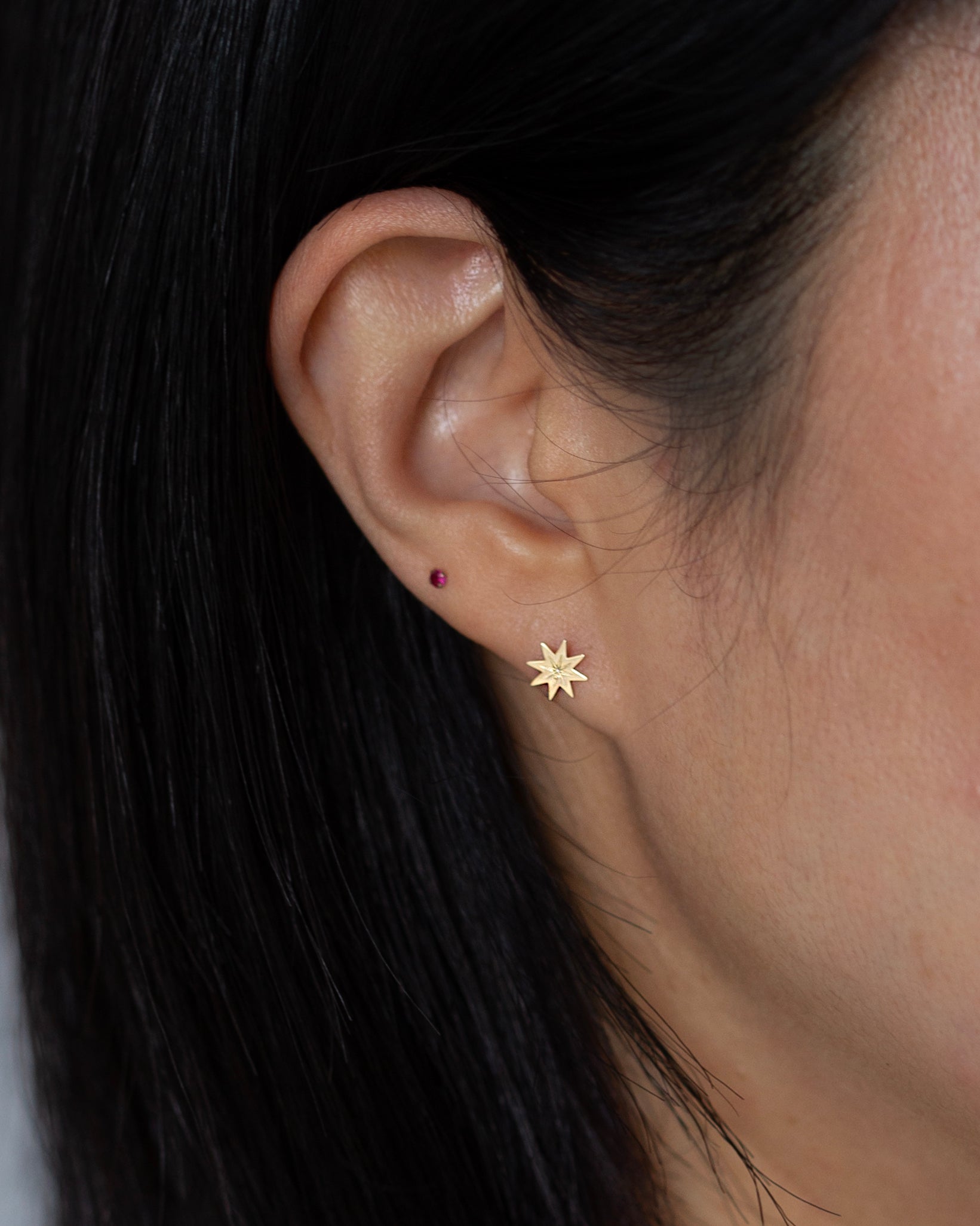 💫 These 14k Solid Gold Small Starburst Stud Earrings are the perfect addition to any jewelry collection.