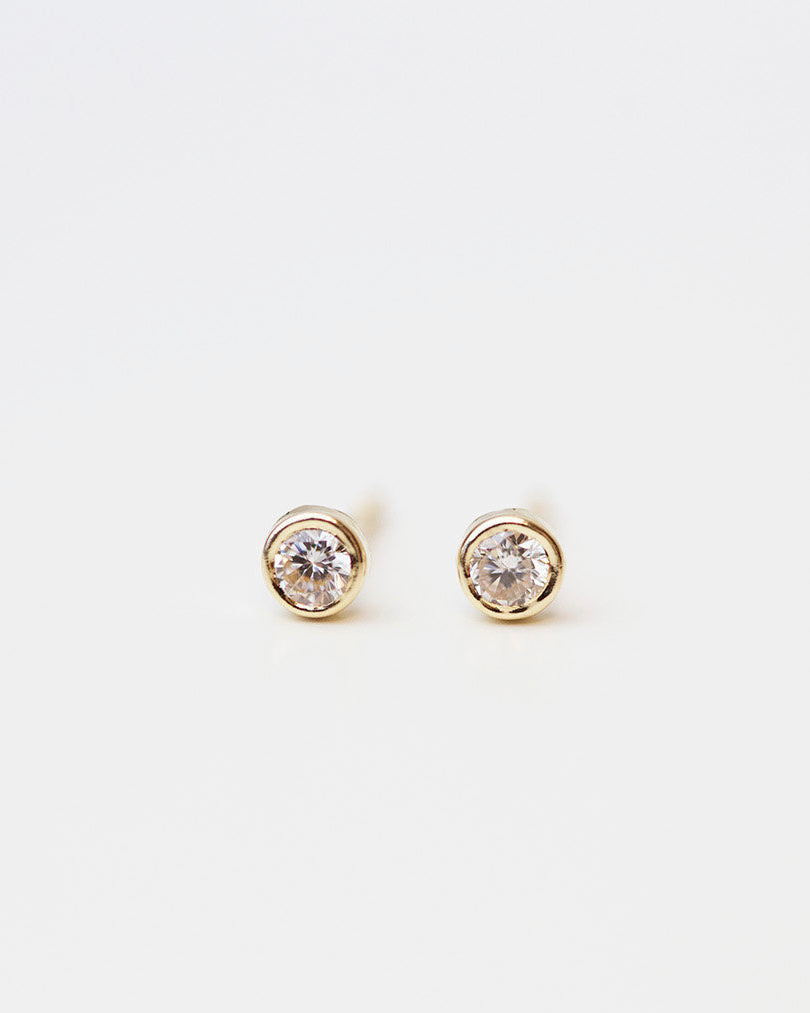 14K Round CZ Diamond solitaire Stud Earrings

Mini Cubic Zirconia&nbsp;Stud Earrings