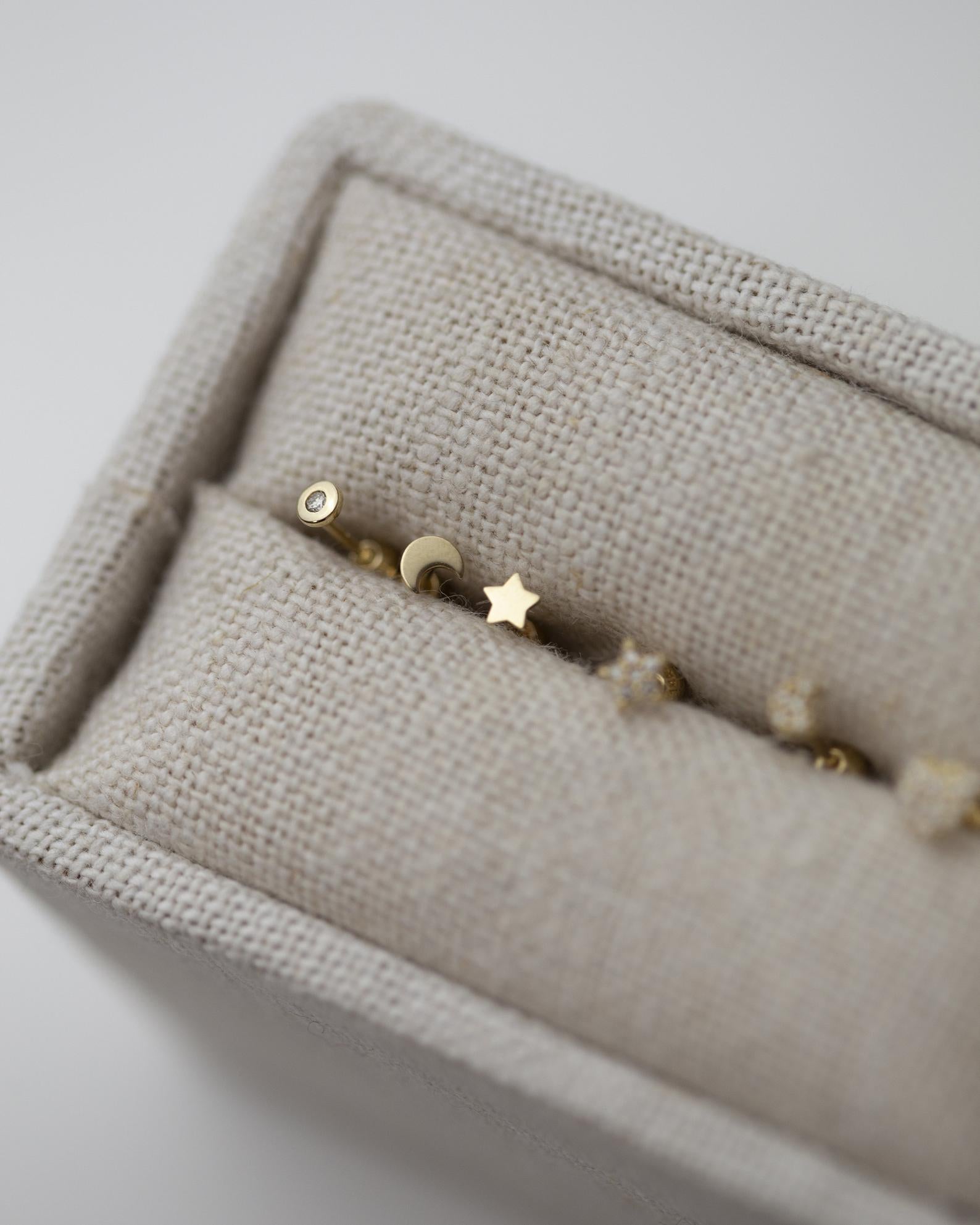 
Minimalist, high quality, and timeless.
Very secure and comfortable to wear because
of the screw back ball design for the backing