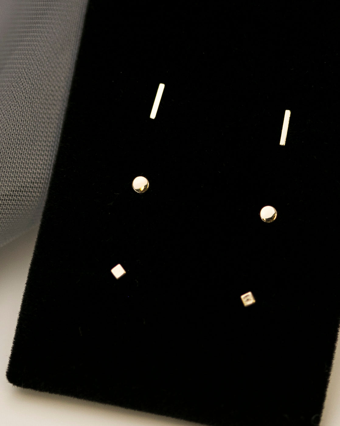 Minimal Mini Button Earrings
Lightest cute small button earrings.