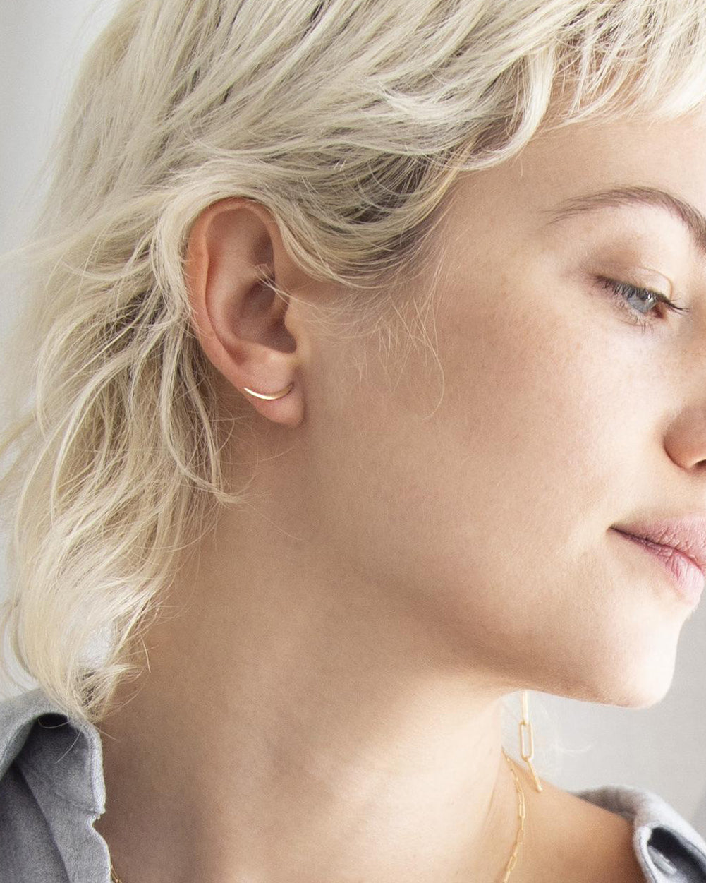 Swoop Climber Earrings

Minimal Swoop Climber Earrings in 14K Gold filled - Hammered or Shinny,
Little Crescent Moon studs are so simple, neat and stylish!