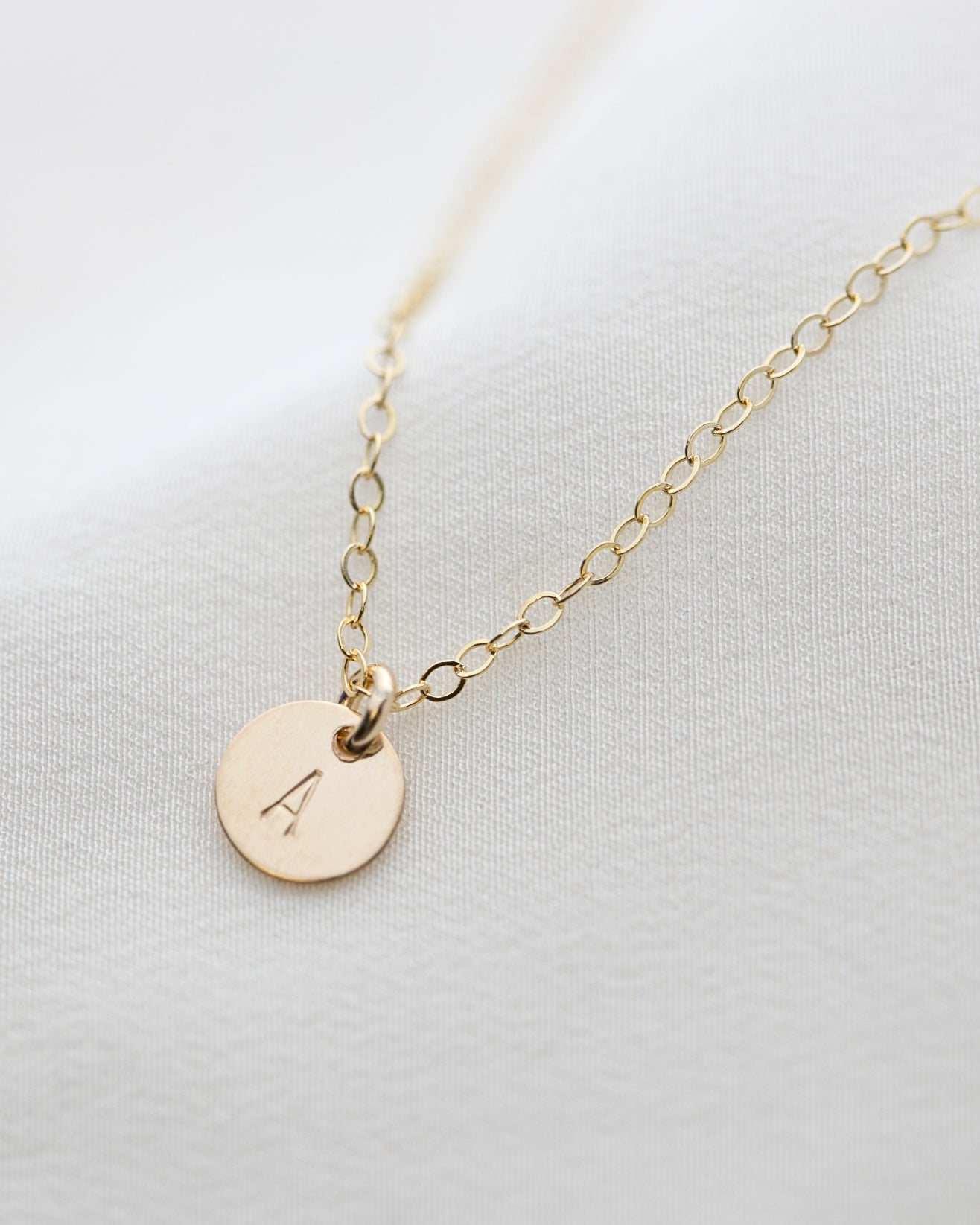 Initial Disc Necklace – E&E PROJECT