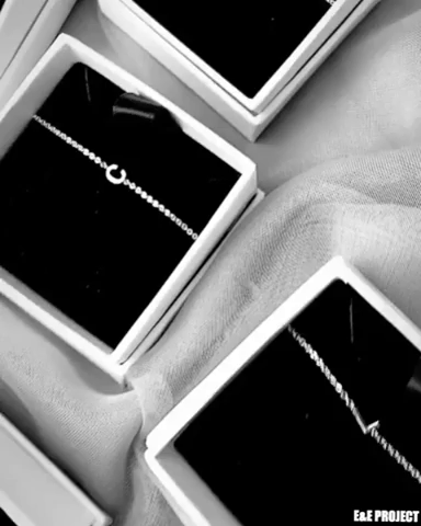 Customize your 14K solid gold initial bracelet. An understated, sleek everyday accessory. Ideal for gifting your loved one.