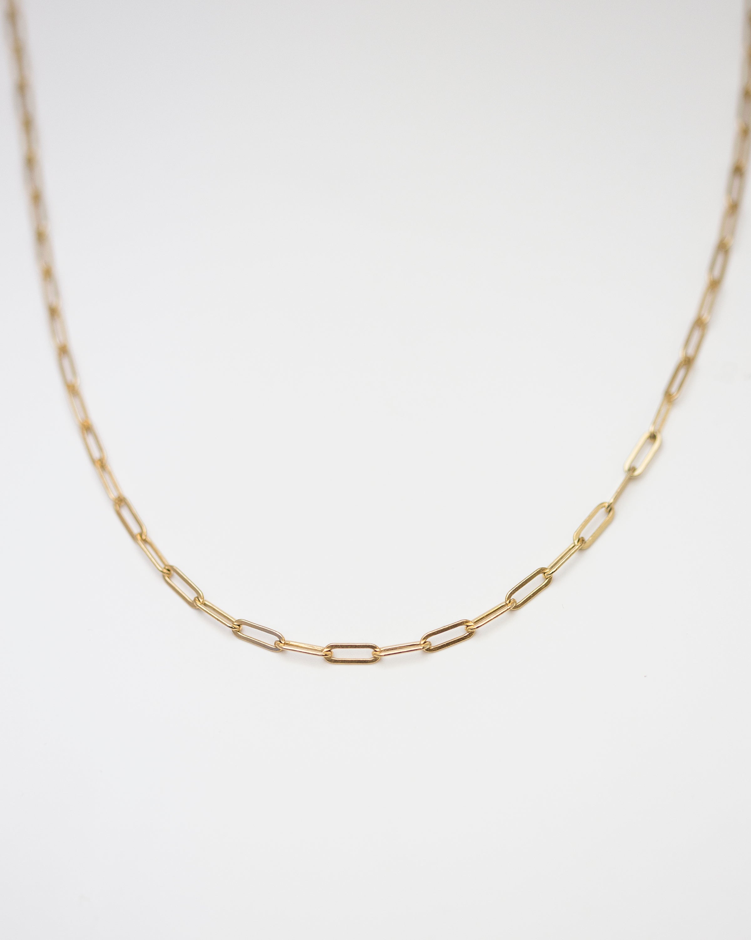 This Chunk paperclip Chain Necklace features oversized links encased in a box-shaped design, making it a versatile and trendy accessory for any outfit.