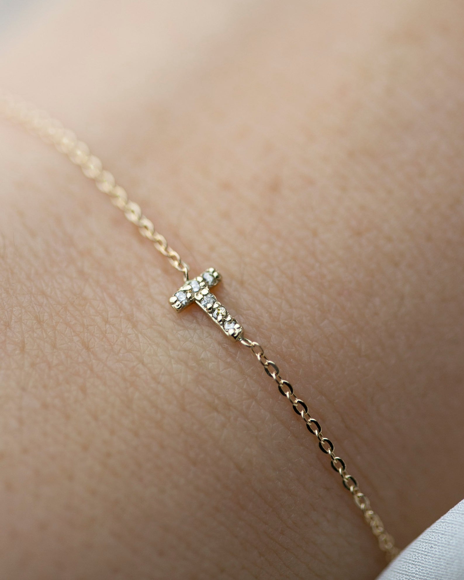 人気【E and E Project】14K Mini Diamond Initialブレスレット 14k Gold Mini Diamond Initial Bracelet – E&E PROJECT