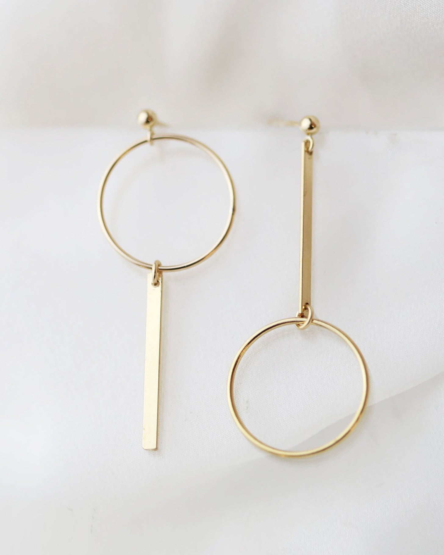 Unbalanced Halo Earrings – E&E PROJECT