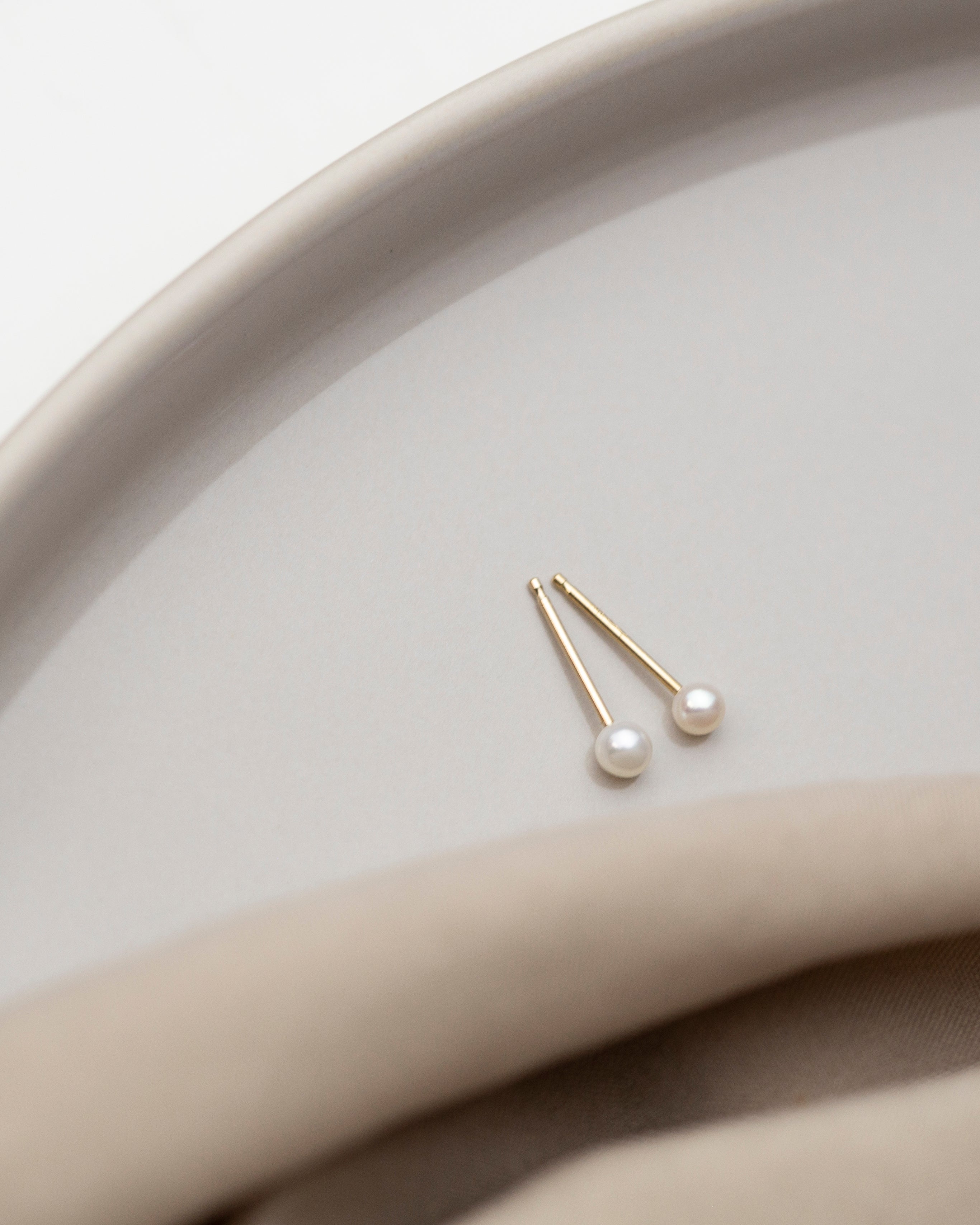 Mini pearl studs Clearance