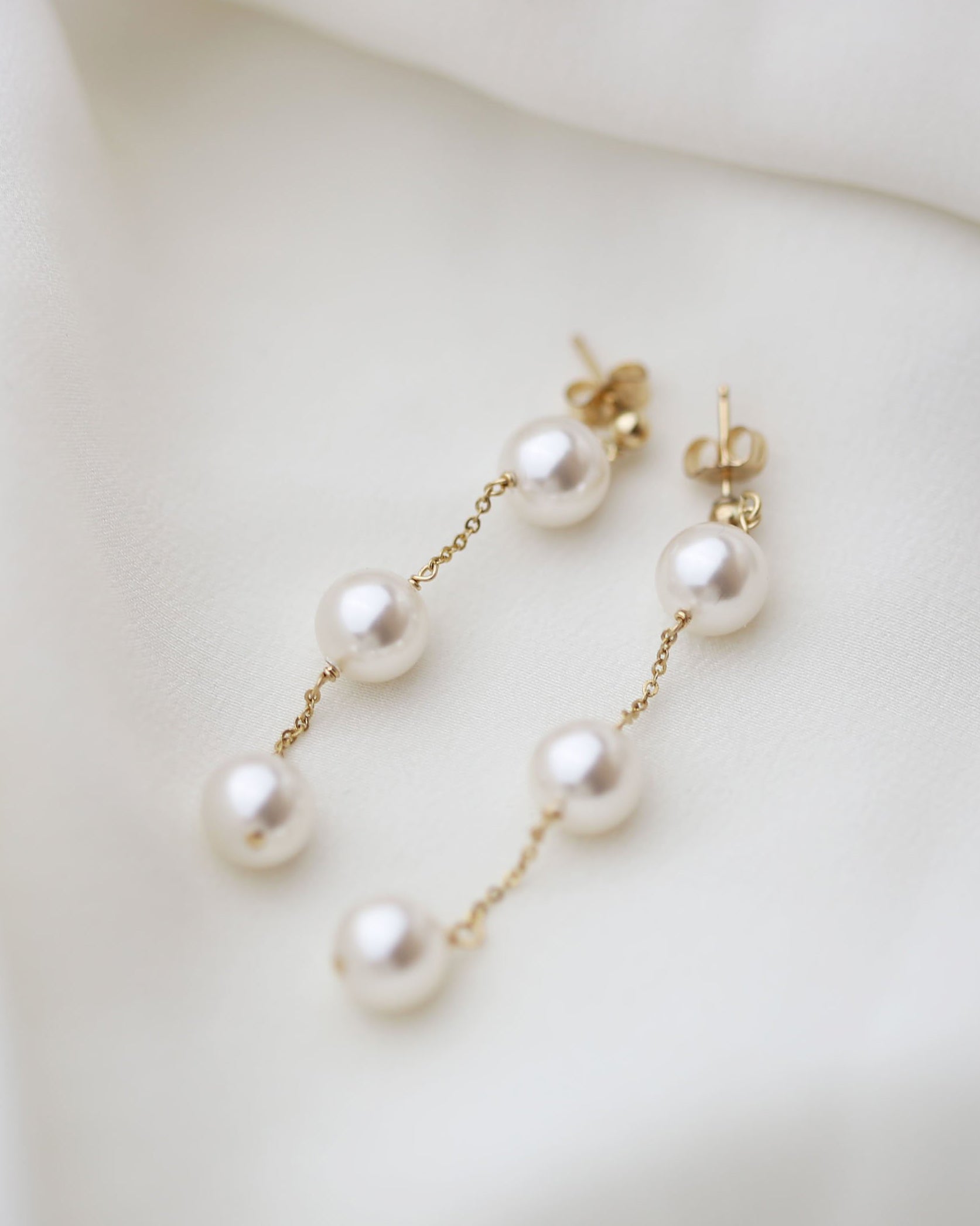 Pearl Drop Earrings | Pearl Long Dangle Earrings

Elegant drop earring featuring Swarovski pearl stations with a
post earrings and backings

Perfect bridesmaids gift or for bridal jewelry