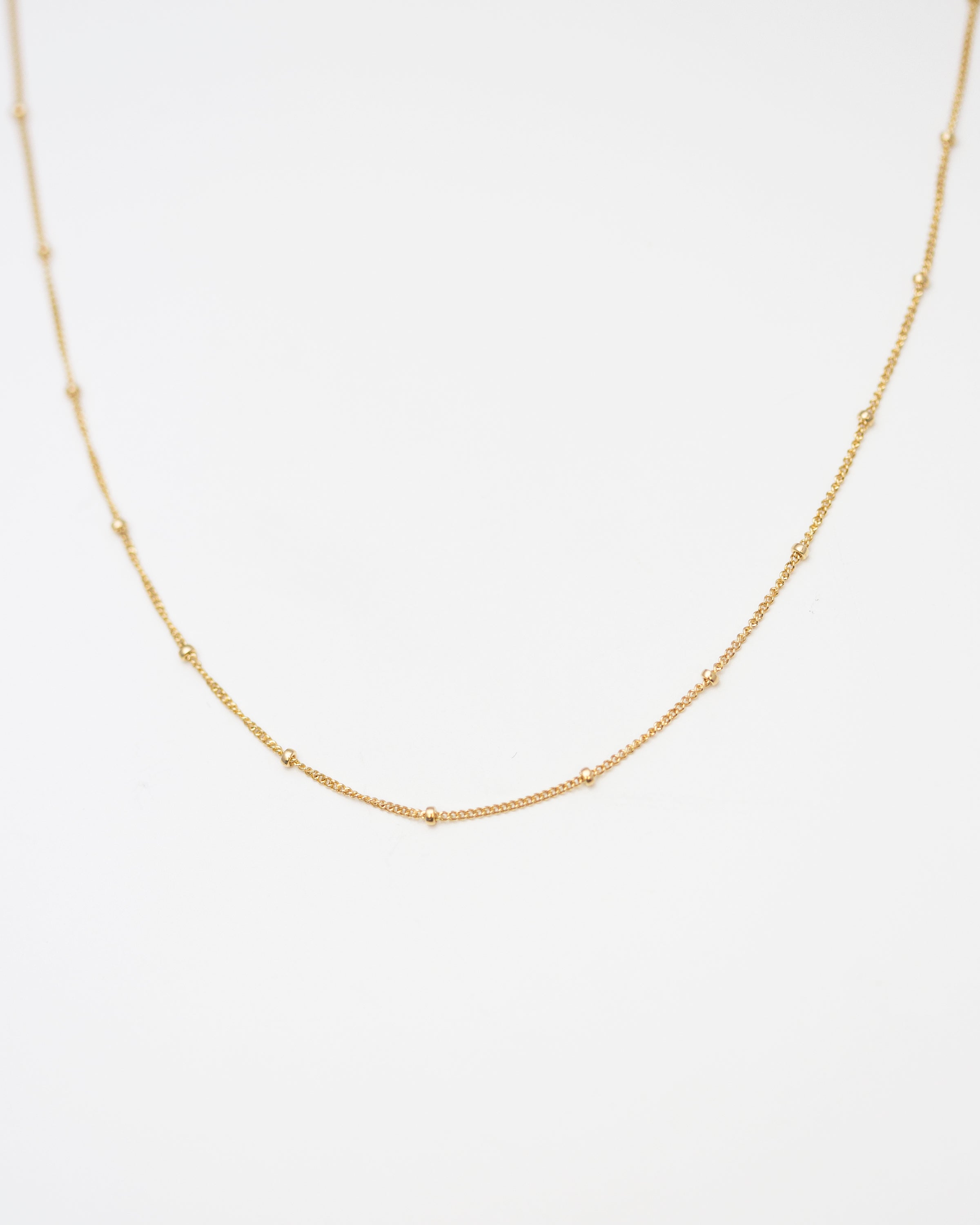Kendra Scott | Genevieve Gold Satellite Short Pendant Necklace in Whit