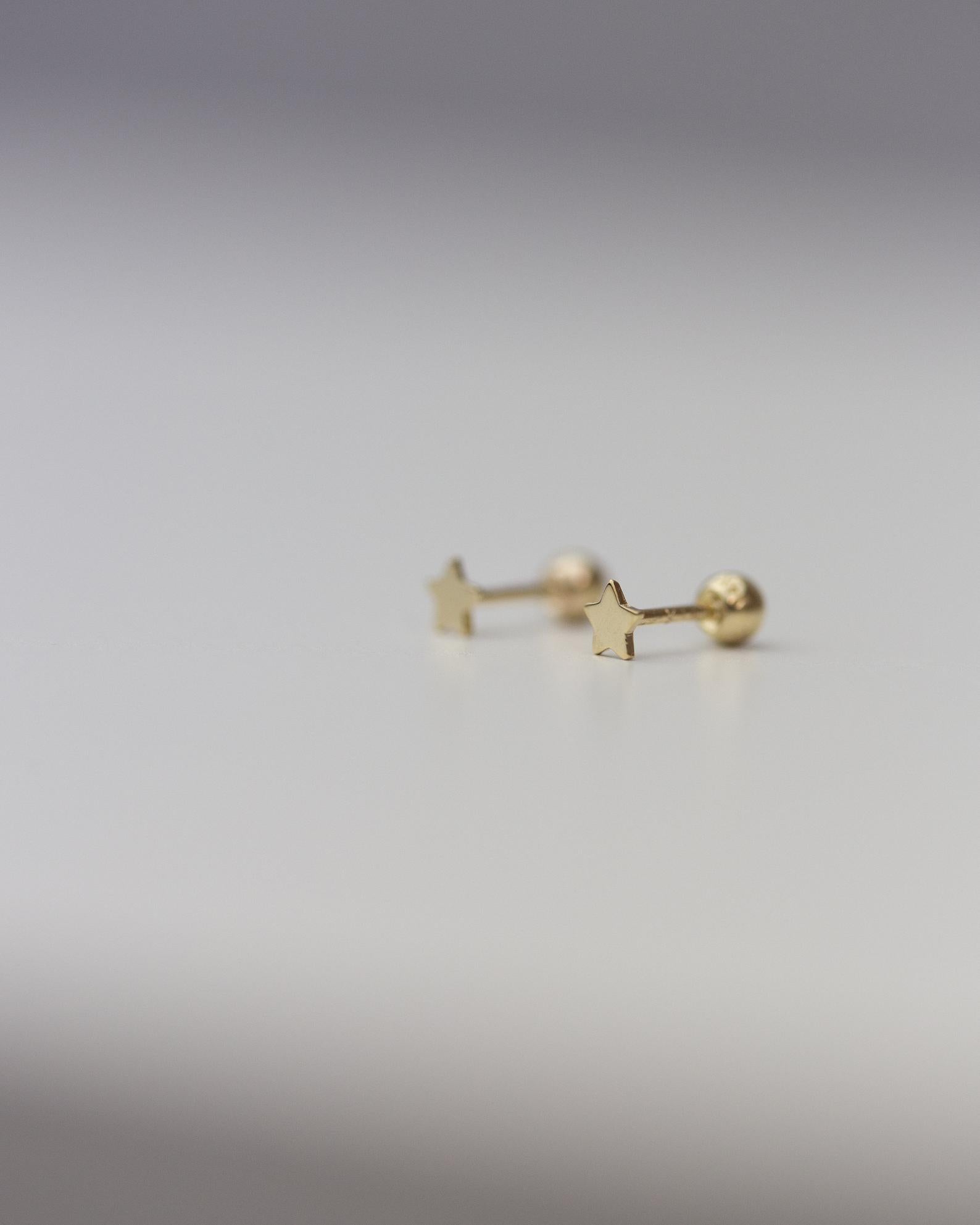 
Minimalist, high quality, and timeless.
Very secure and comfortable to wear because
of the screw back ball design for the backing