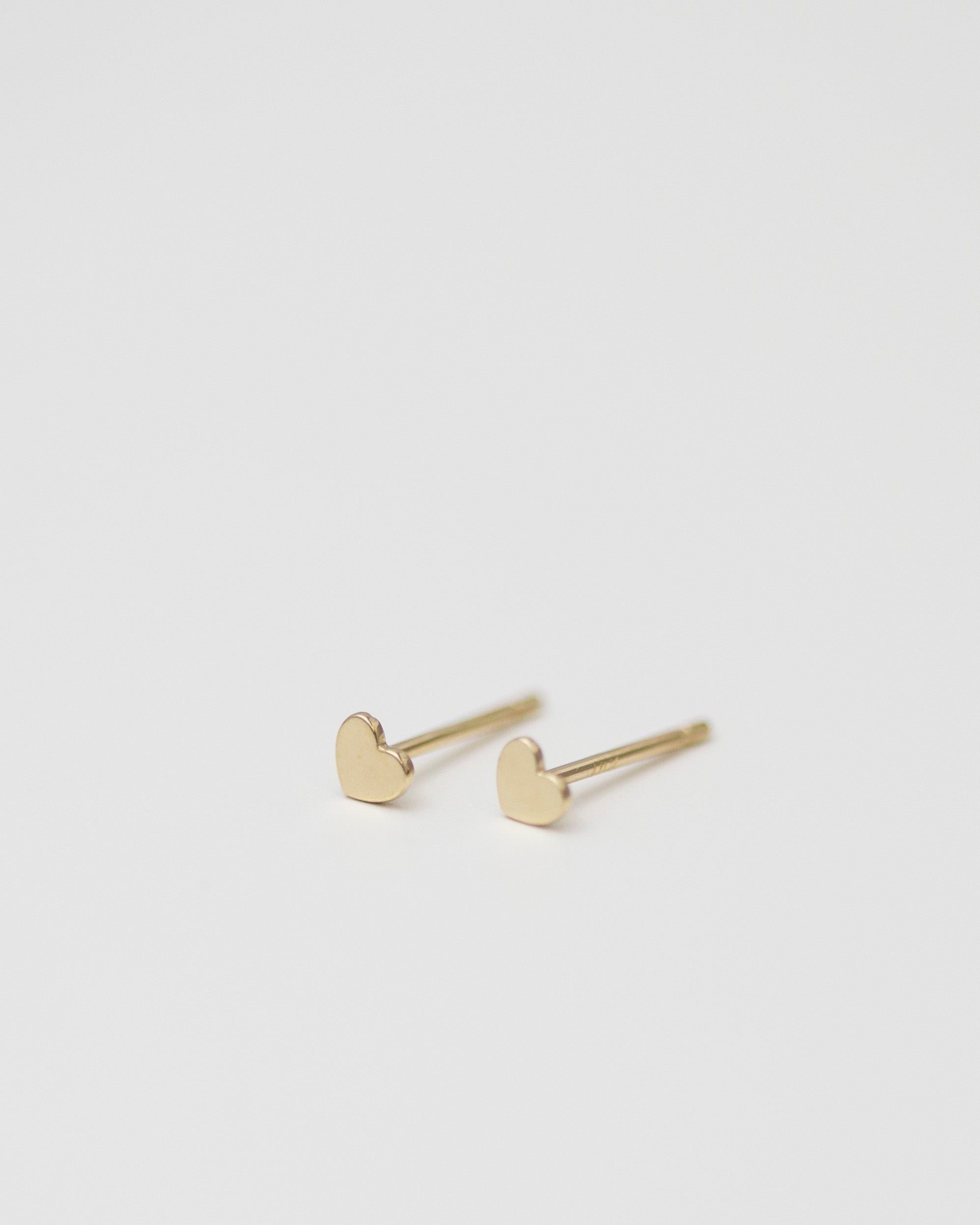 Minimal Mini Heart Earrings
Lightest cute small cube earrings.