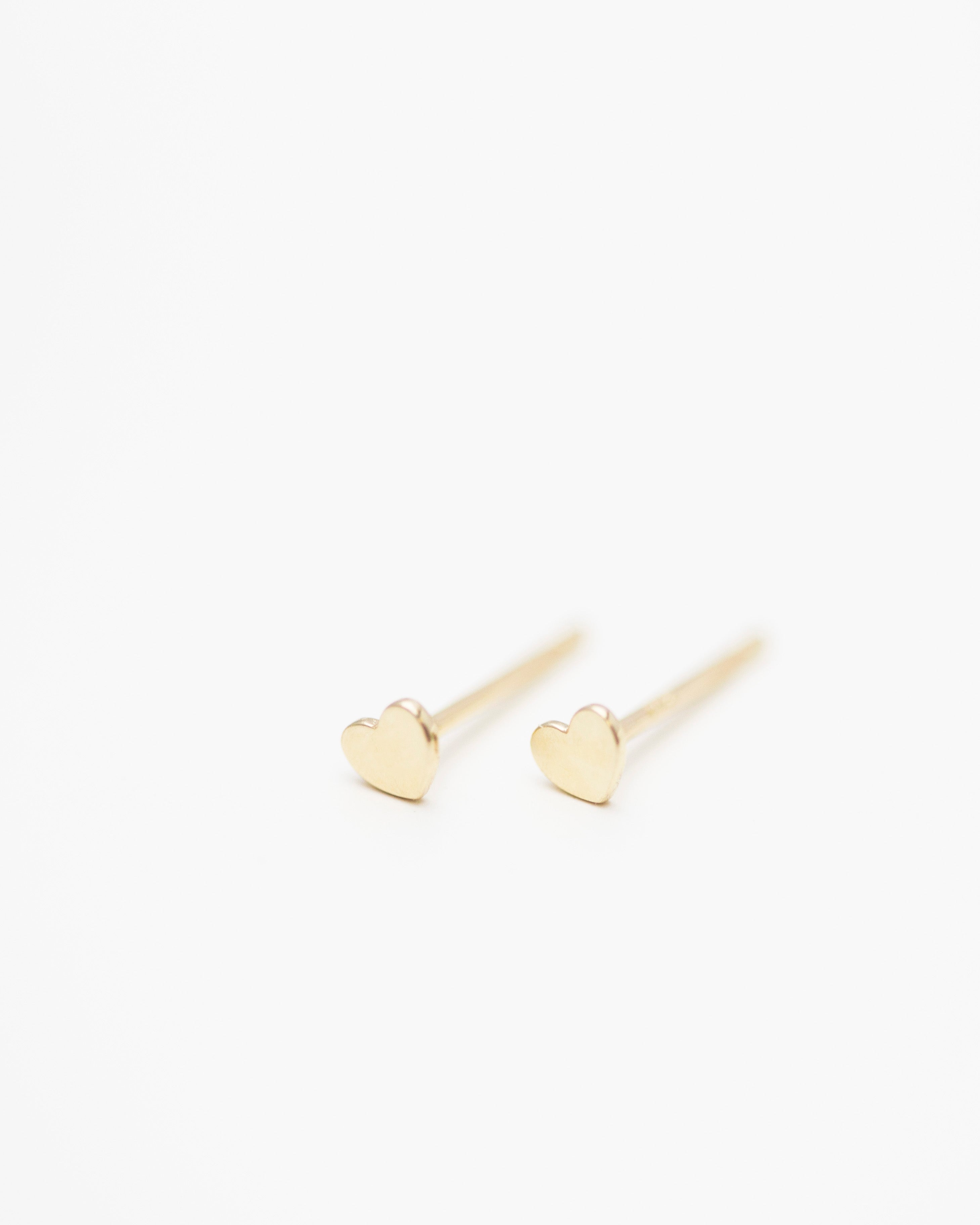 Minimal Mini Heart Earrings
Lightest cute small cube earrings.